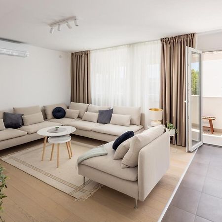 Apartment Nova 4* Дуги Рат Екстериор снимка
